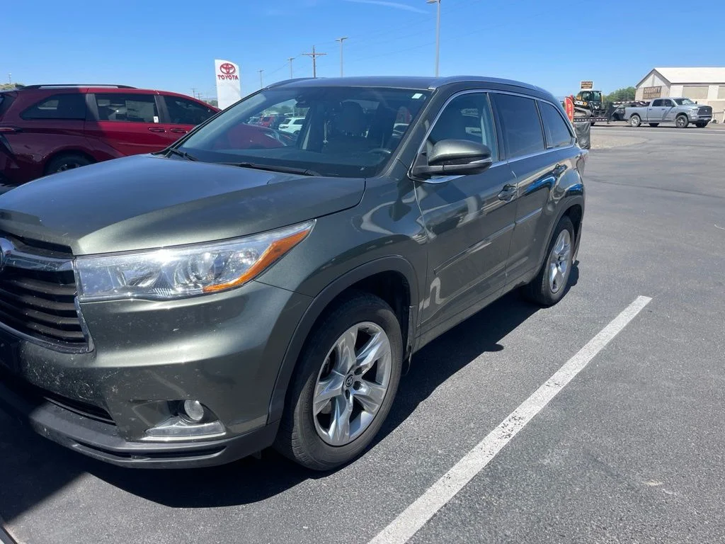 Used 2016 Jade Metallic Toyota Limited image 2