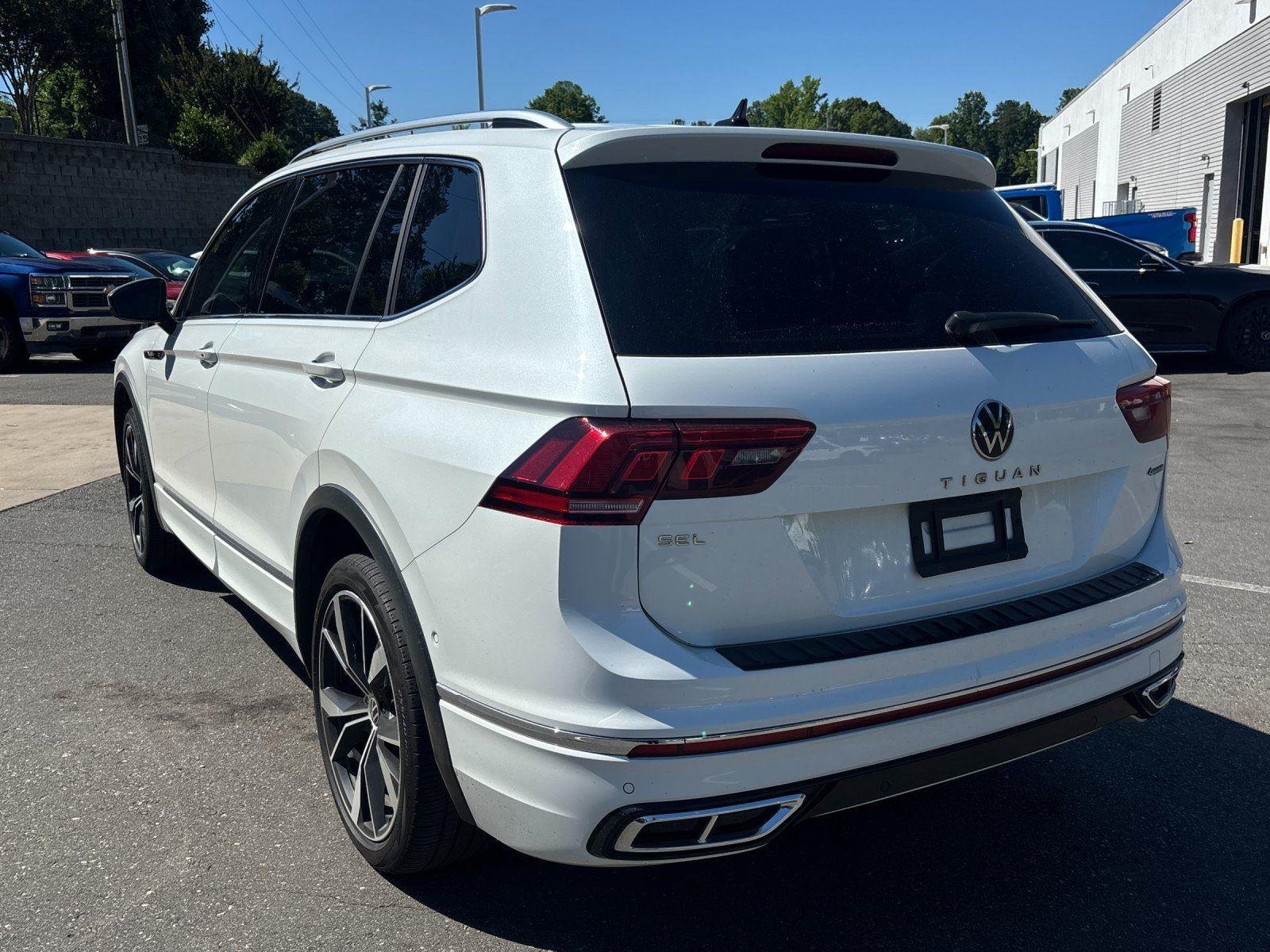 Used 2022  Volkswagen SEL R-Line image 3