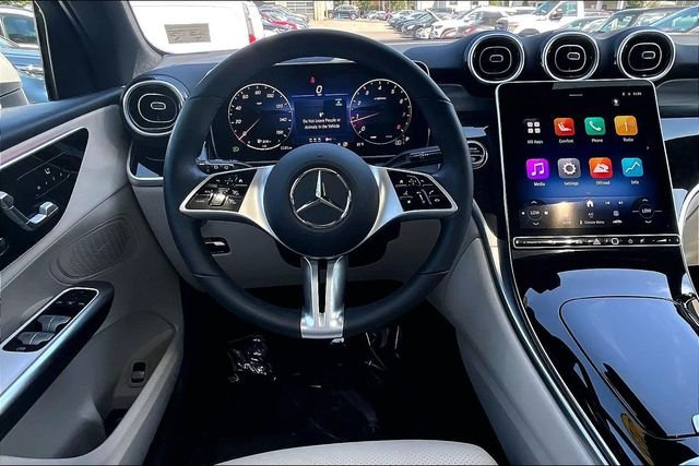 Used 2026 White Mercedes-Benz GLC 300 image 4