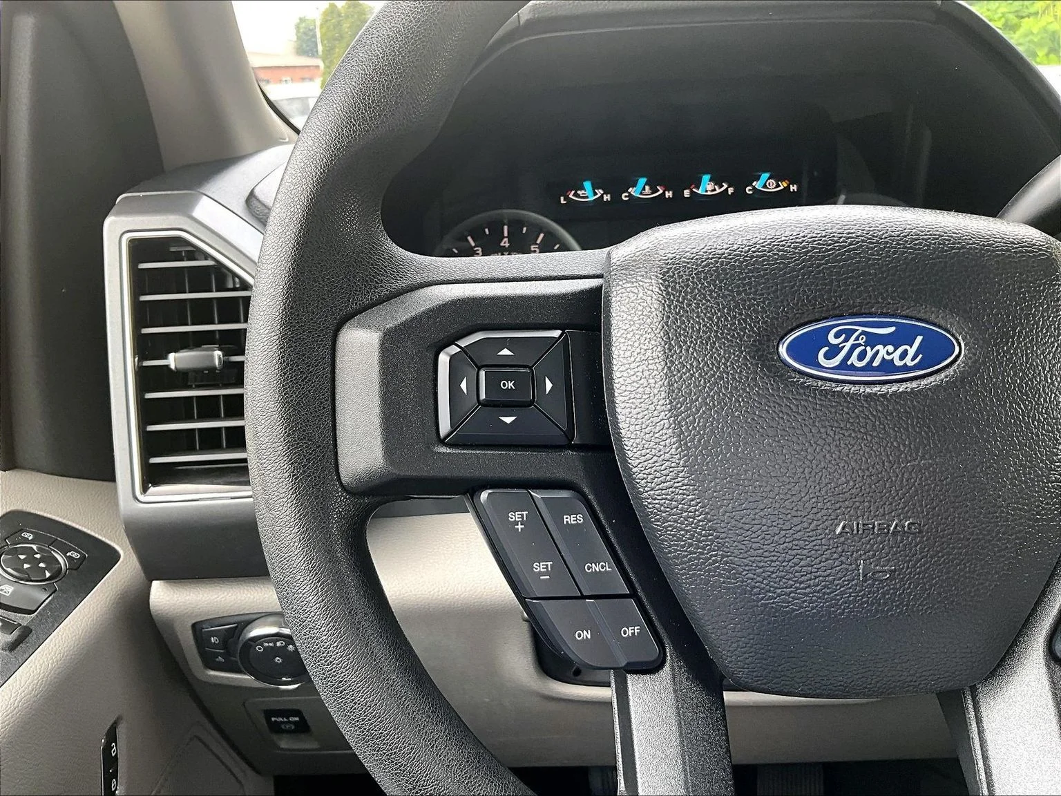Used 2018 Black Ford XLT image 19