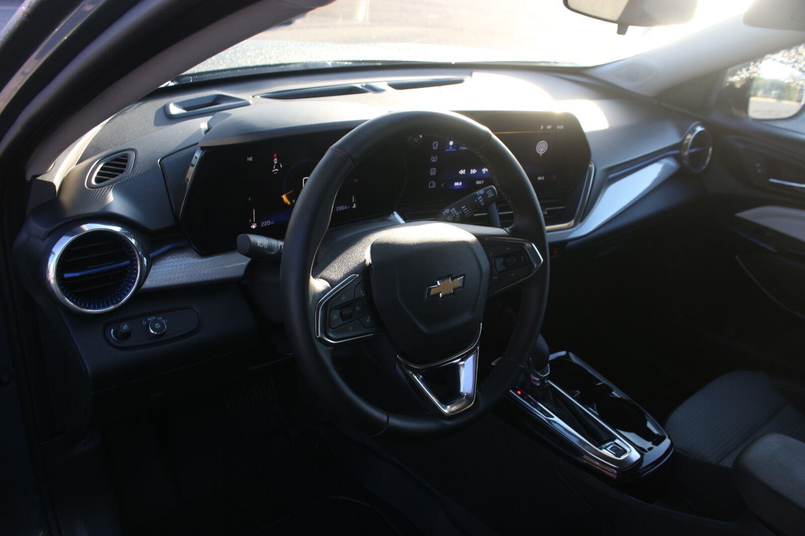Used 2026 Cypress Gray Chevrolet LT image 17