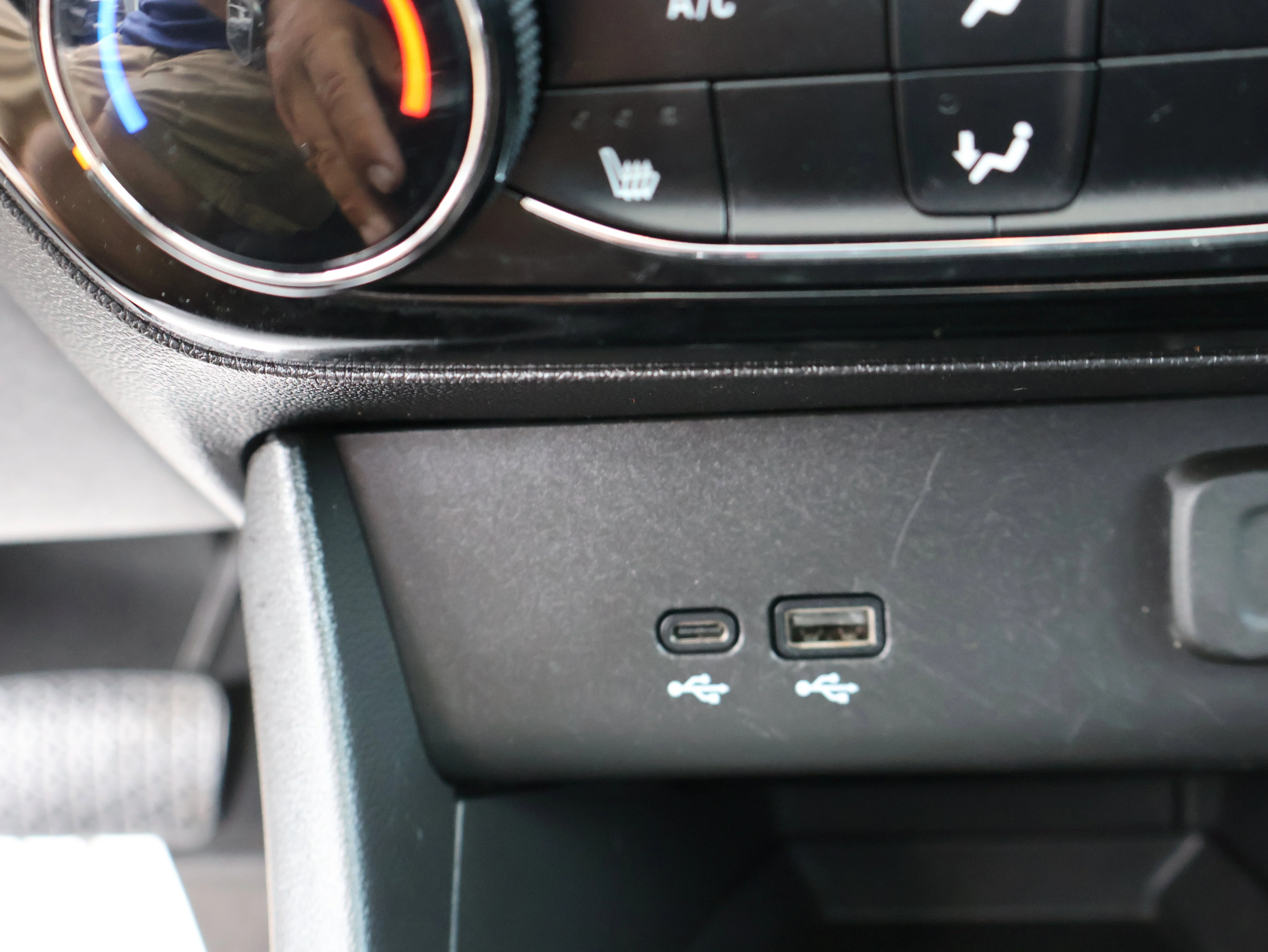 Used 2026 Summit White Buick Sport Touring image 30