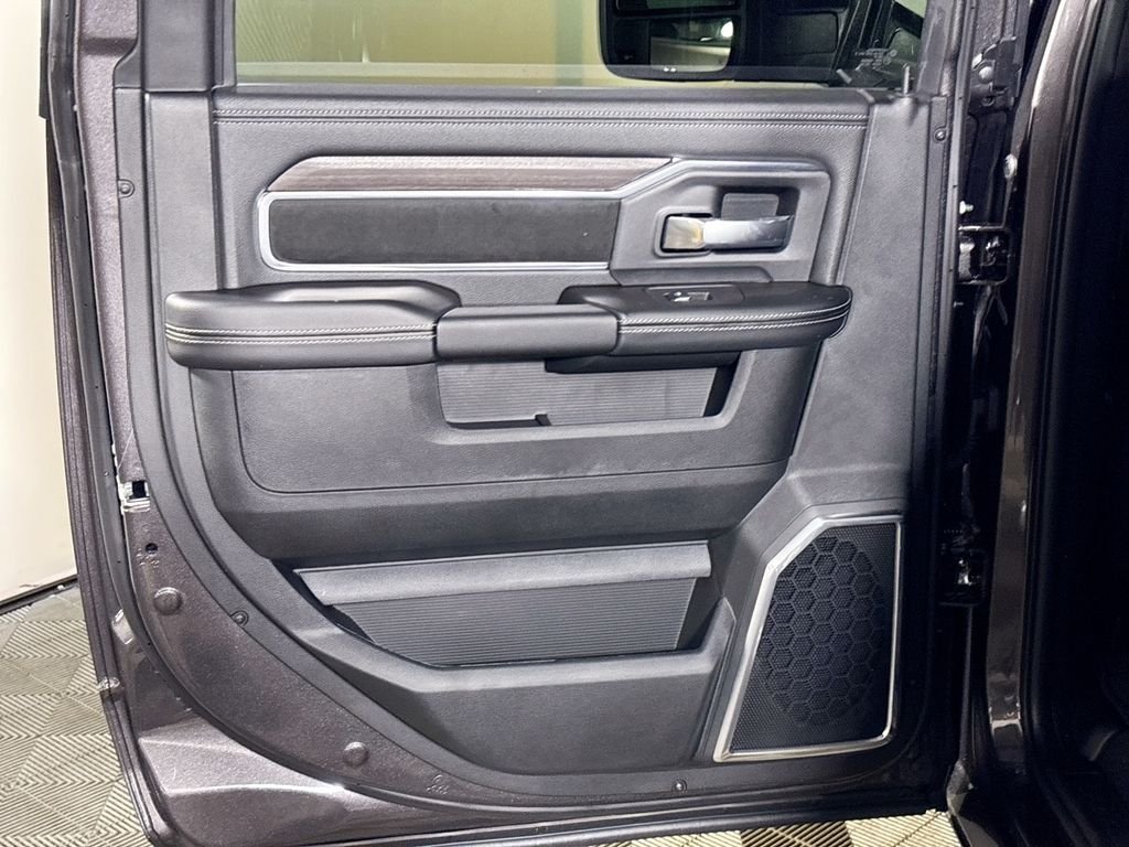 New 2026 Granite Crystal Metallic Clear-Coat Exterior Paint RAM Laramie image 19