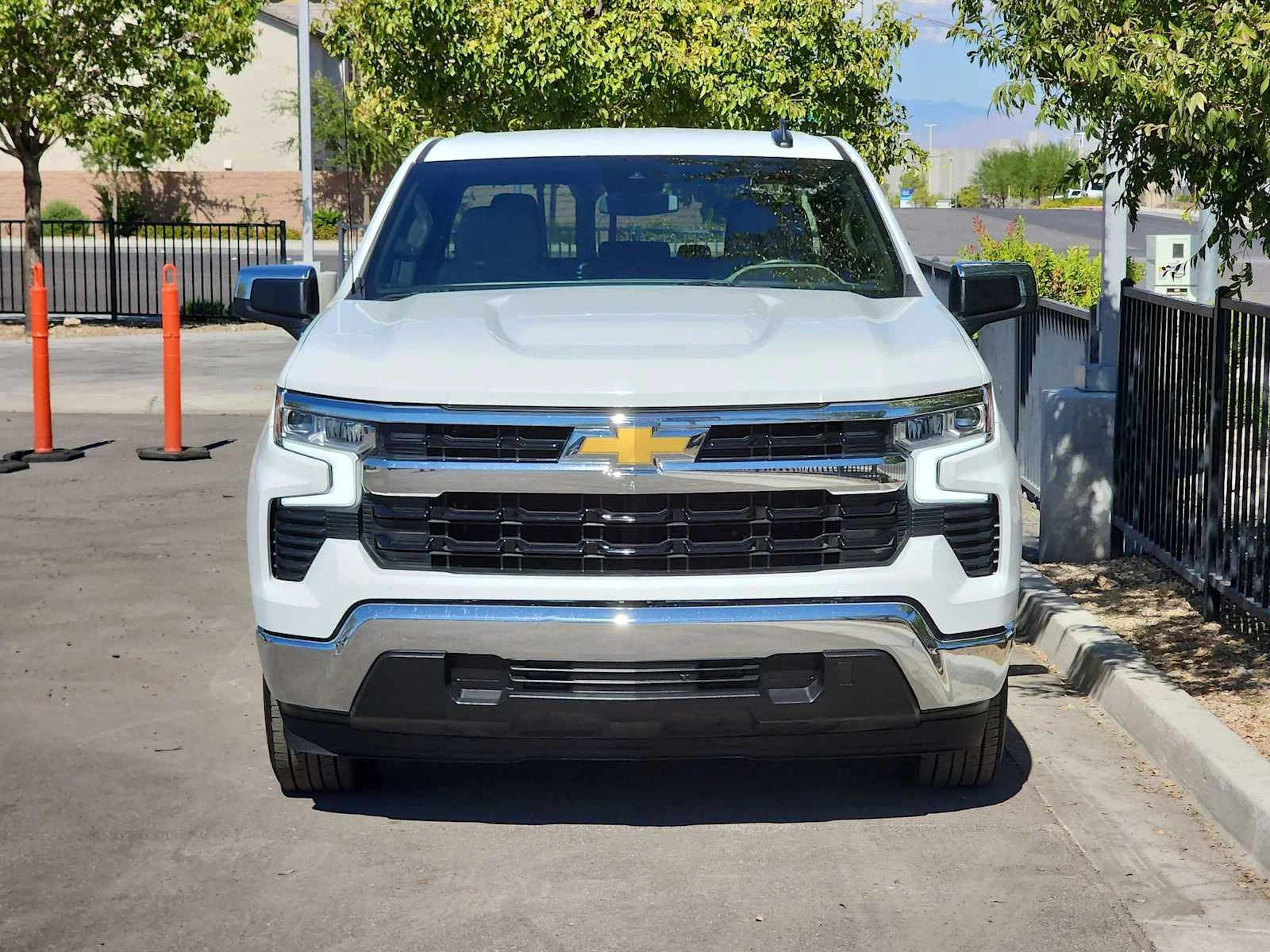 Used 2025 Summit White Chevrolet LT image 3