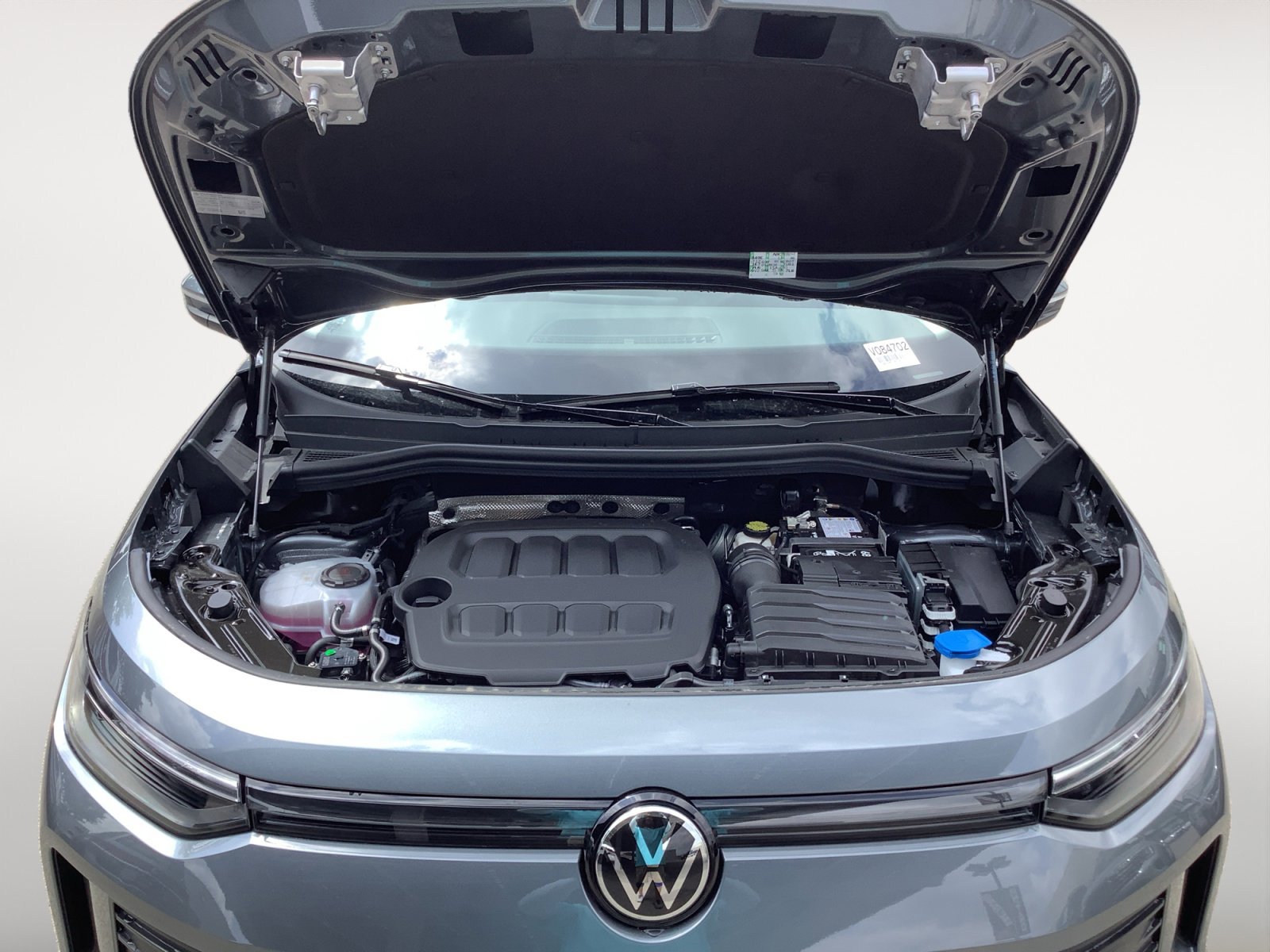 New 2025 Platinum Gray Metallic Volkswagen SE image 11