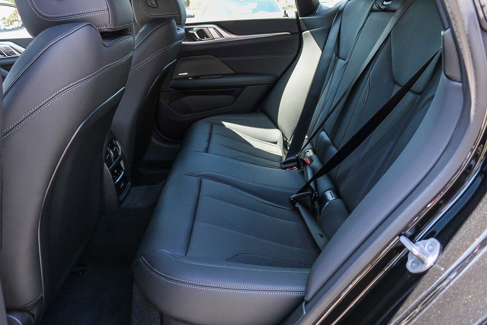 New 2026 Black Sapphire Metallic BMW xDrive40 image 18