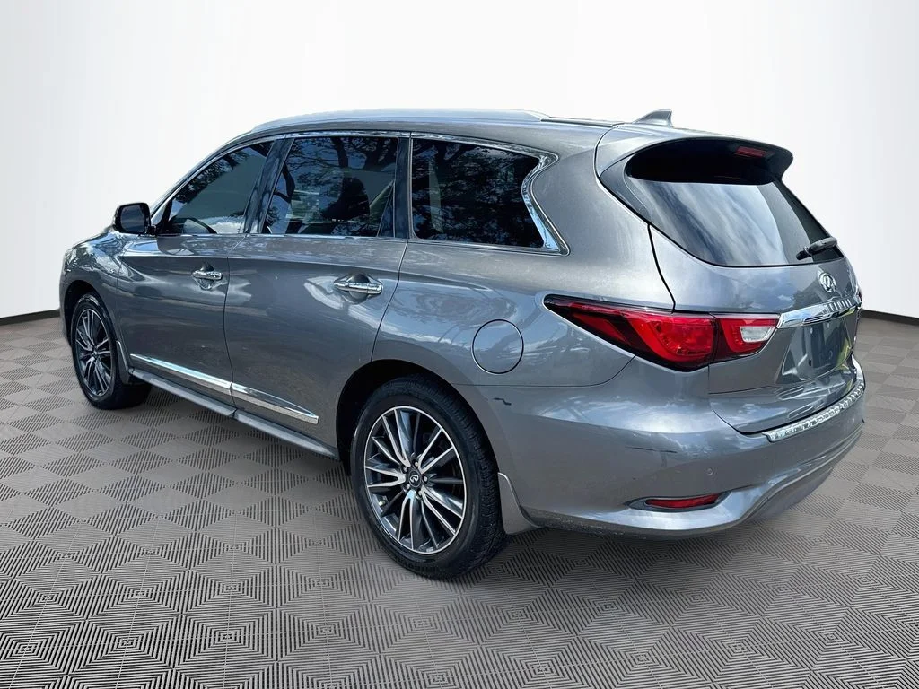 Used 2018 Gray INFINITI Base image 8