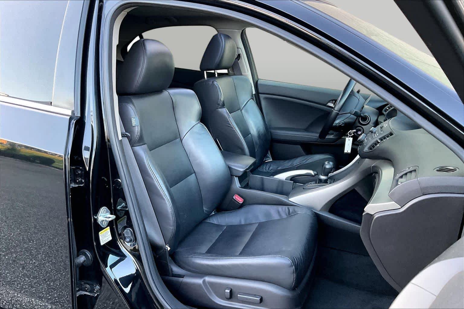Used 2010 Crystal Black Pearl Acura  image 8