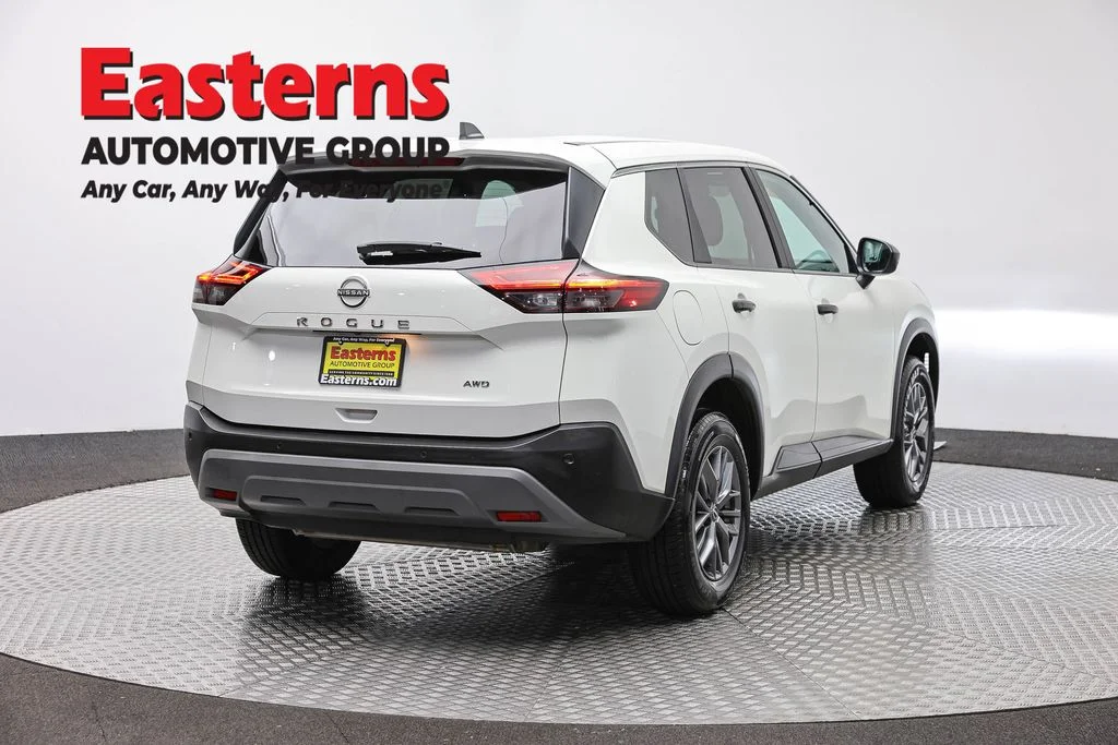 Used 2023 White Nissan S image 5