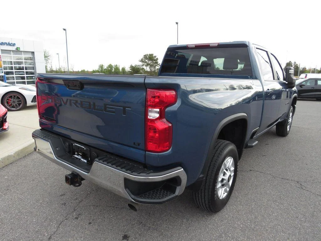 Used 2025 Lakeshore Blue Metallic Chevrolet LT image 7