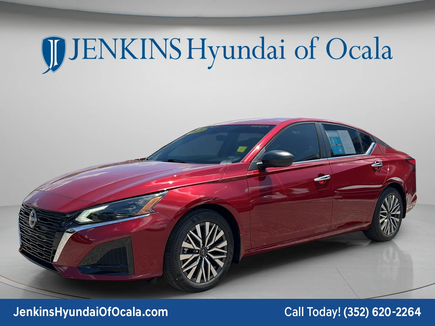 Used 2025 Scarlet Ember Nissan SV image 7