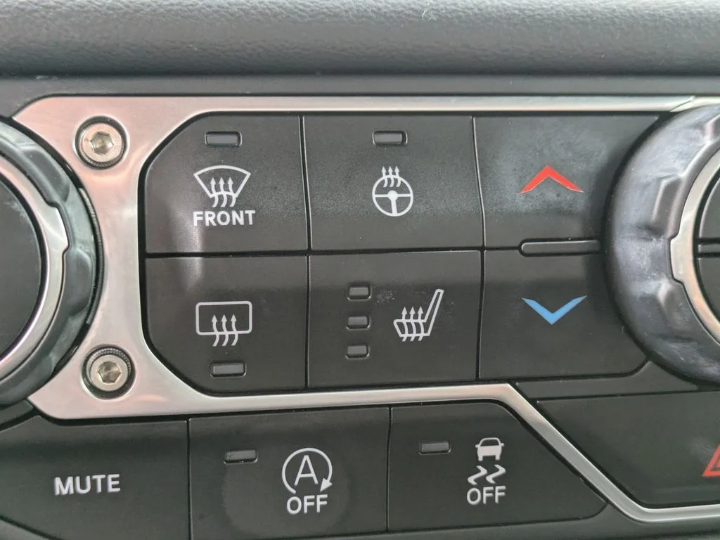 Used 2024 Gray Jeep Sahara image 21