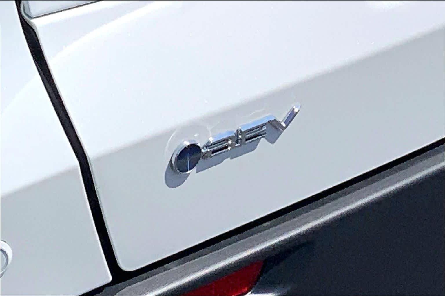 New 2026 Wind Chill Pearl Toyota XLE image 17