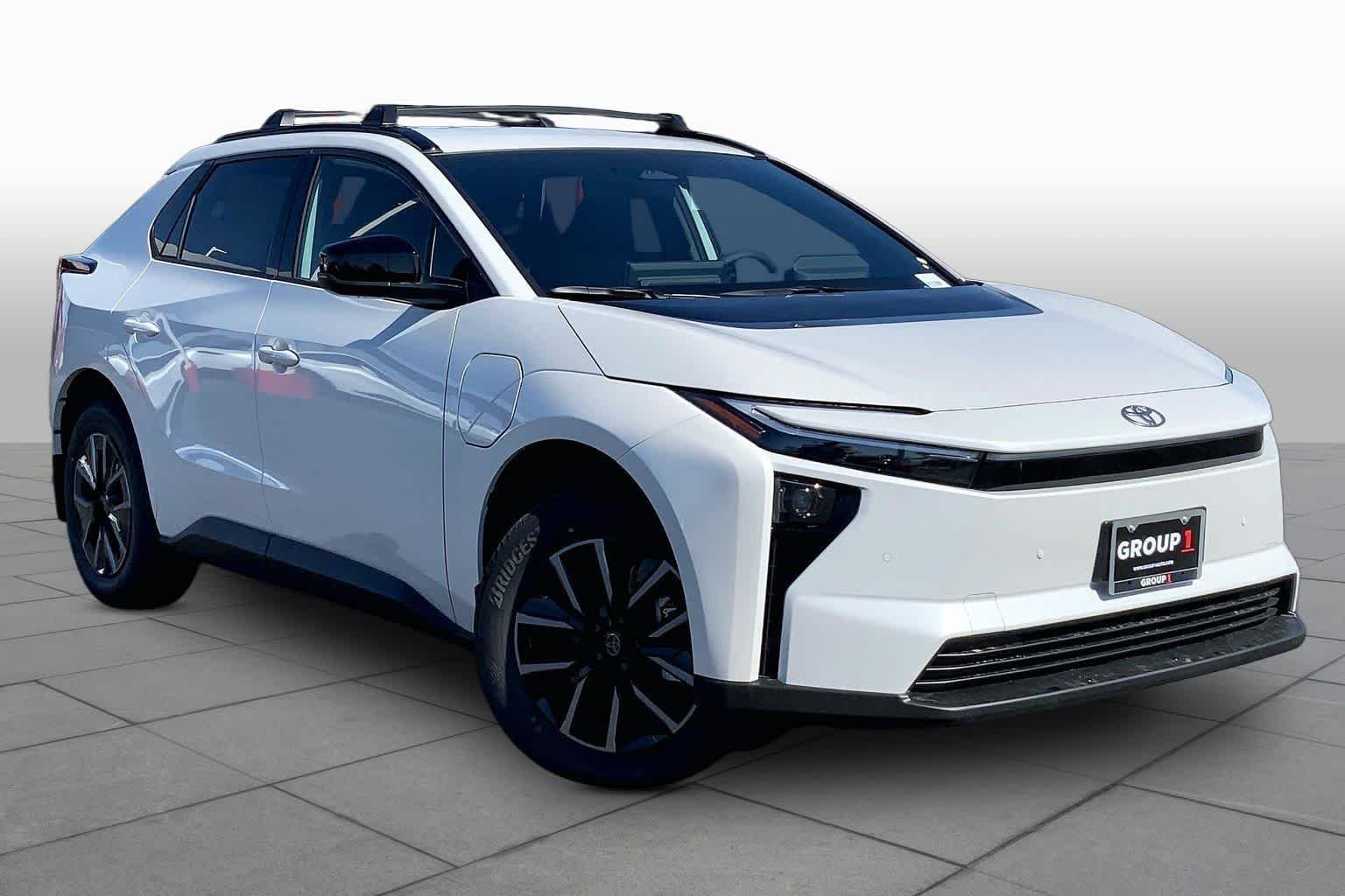 New 2026 Wind Chill Pearl Toyota XLE image 2