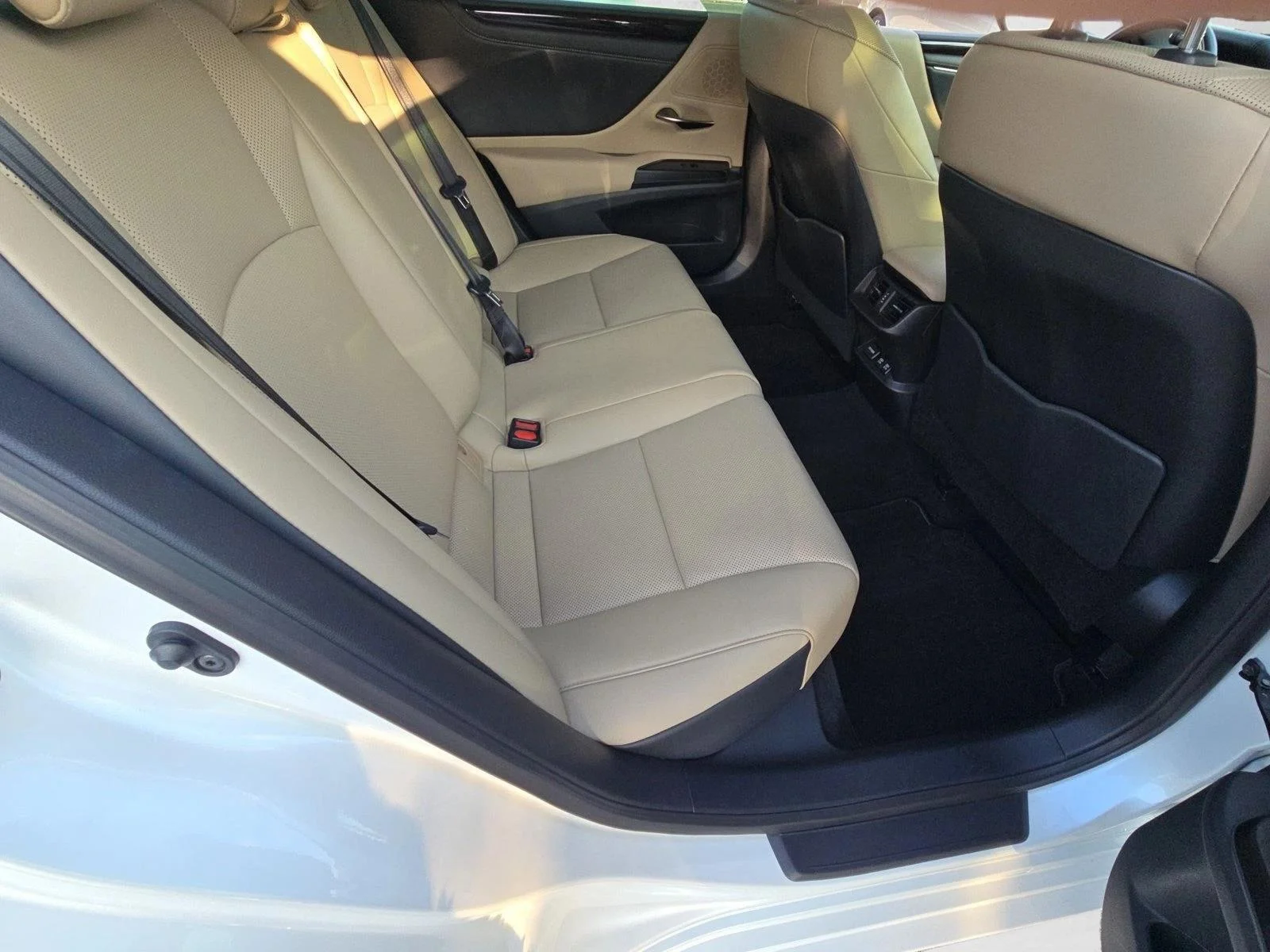Used 2020 Eminent White Pearl Lexus ES 350 image 20