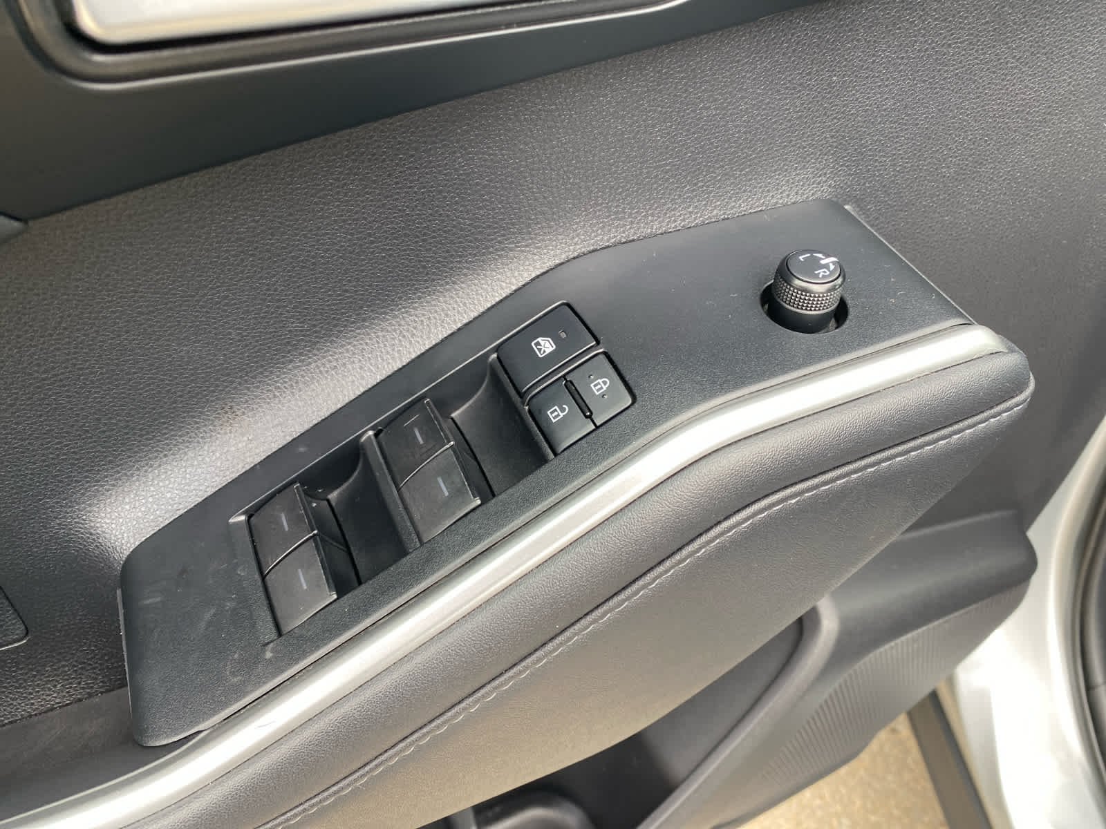 Used 2020  Toyota Hybrid XLE image 7