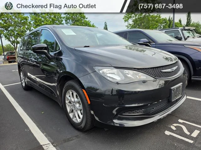 Used 2022 Brilliant Black Crystal Pearlcoat Chrysler LX image 3