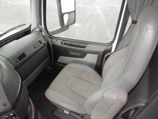2024 Volvo VN - Photo 9
