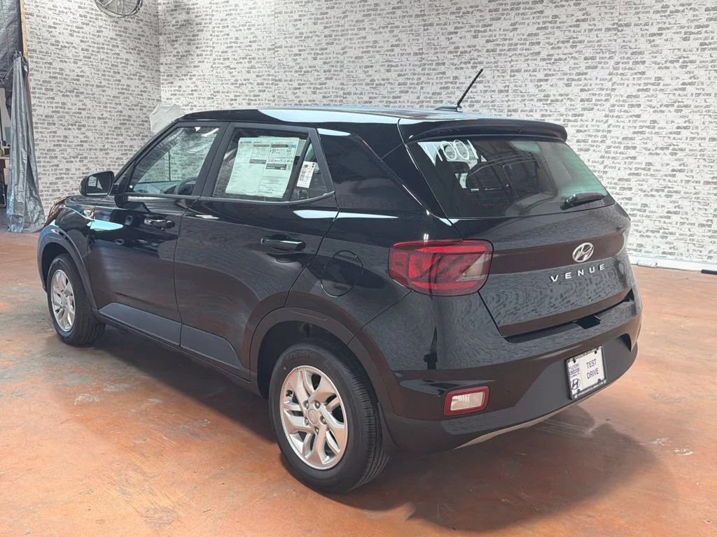 New 2026 Onyx Black Hyundai SE image 5