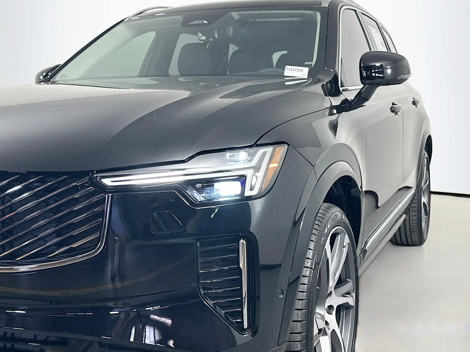 2026 Volvo XC90 Plus - Photo 8
