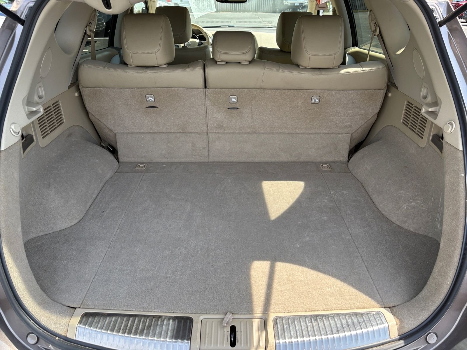 Used 2014 Brown Nissan SL image 19