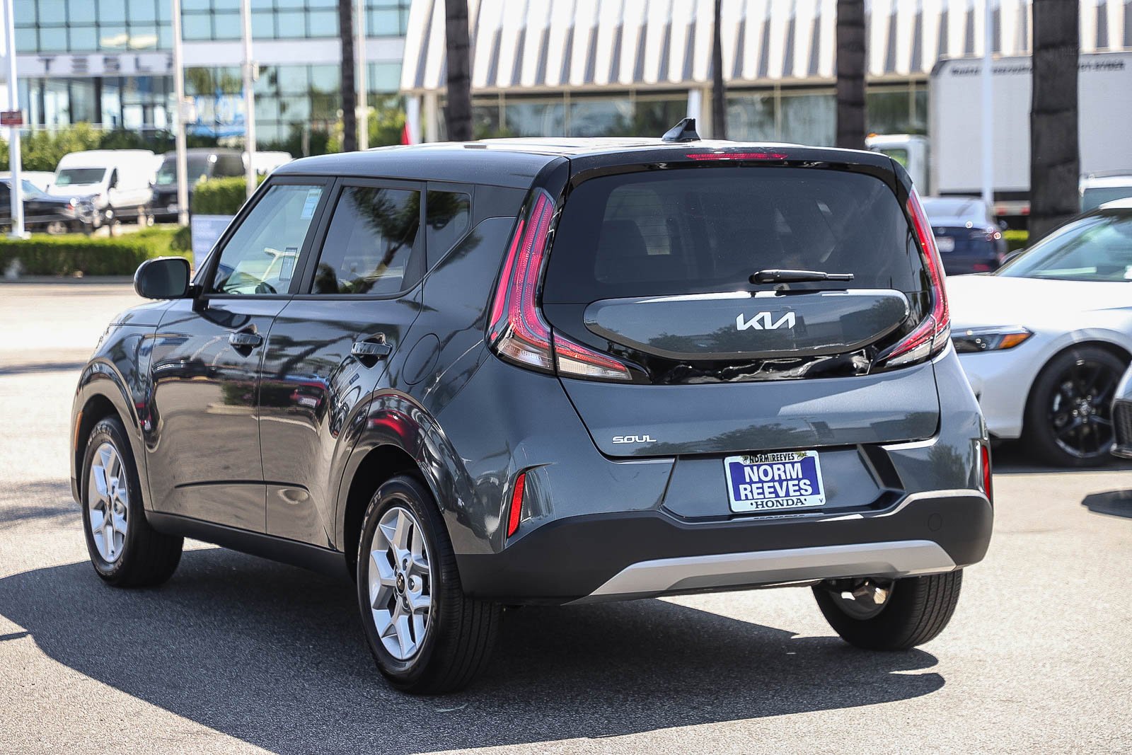 Used 2025 Gravity Gray Kia LX image 7