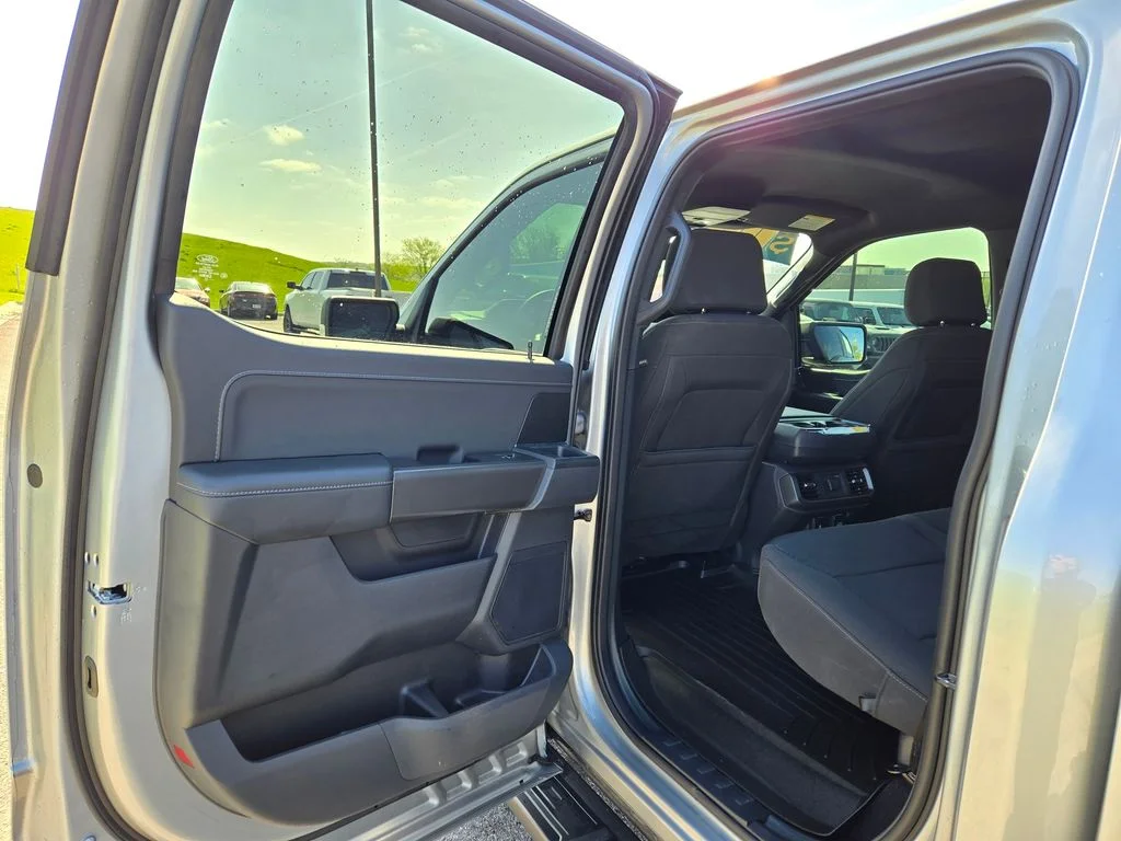 Used 2024 Silver Ford XLT image 28