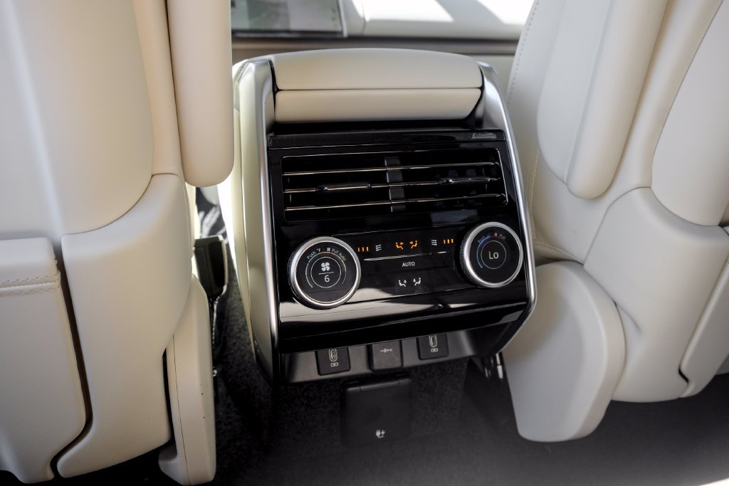 New 2027 Varesine Blue Land Rover SE image 17