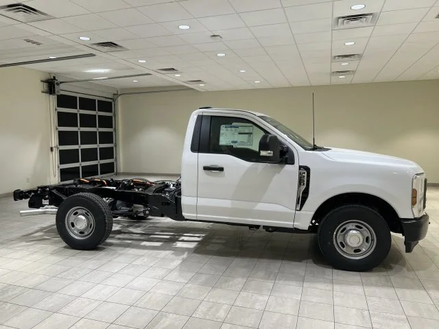 New 2026 Oxford White Ford F-250® XL image 31