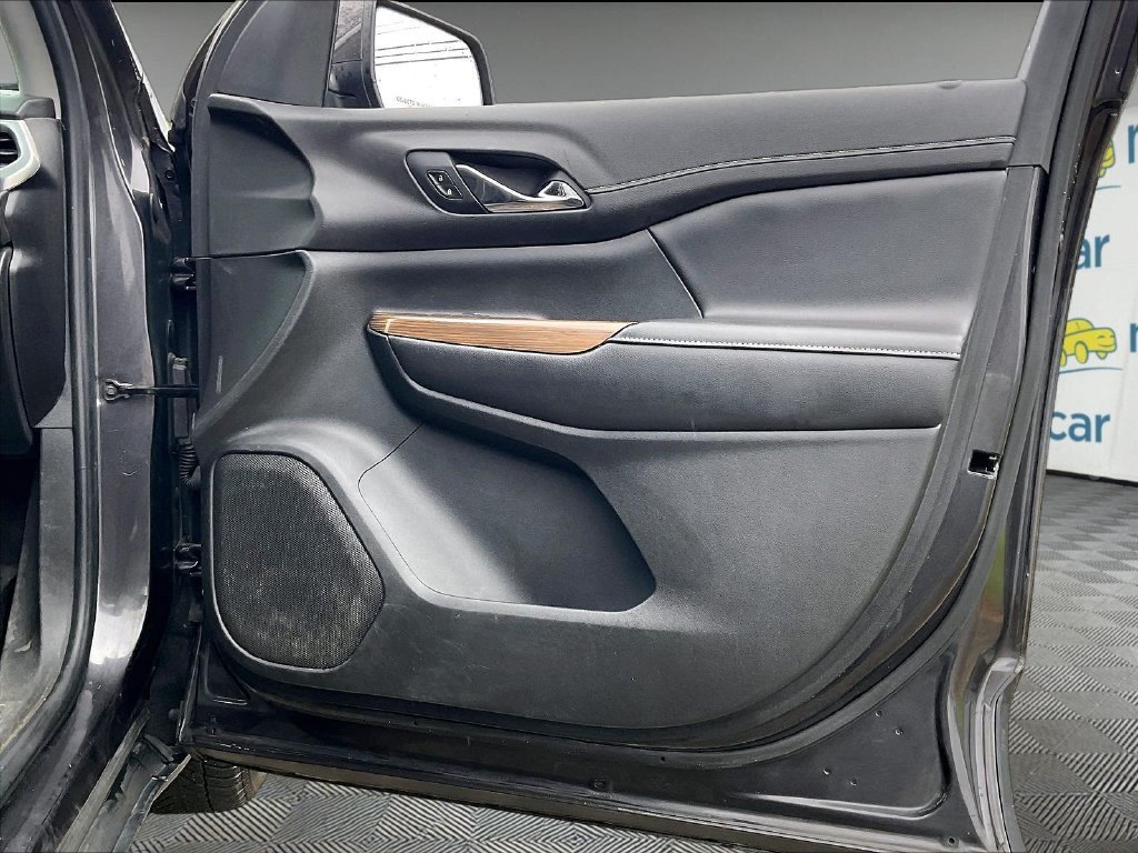 Used 2019 Iridium Metallic GMC SLE-1 image 11