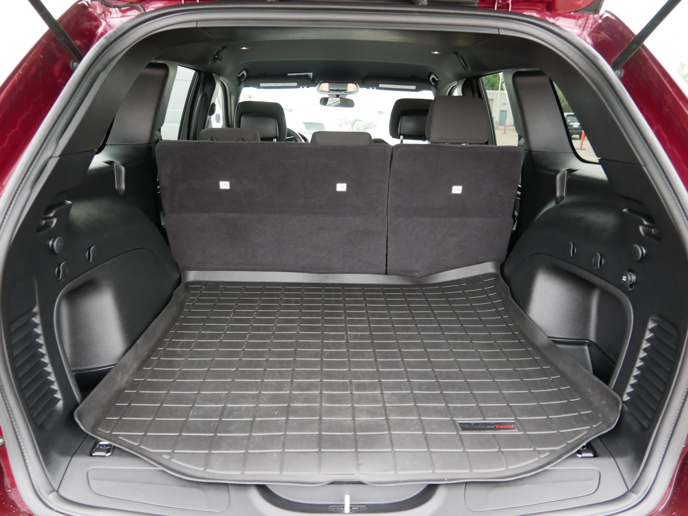 Used 2021 Velvet Red Pearlcoat Jeep Laredo E image 18