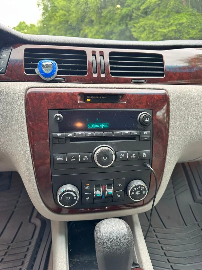 Used 2009 Silver Chevrolet LT image 16