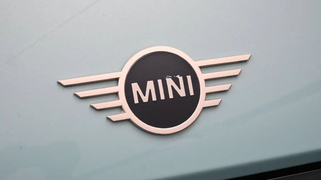 Certified Used 2025 Green MINI Signature Plus image 20
