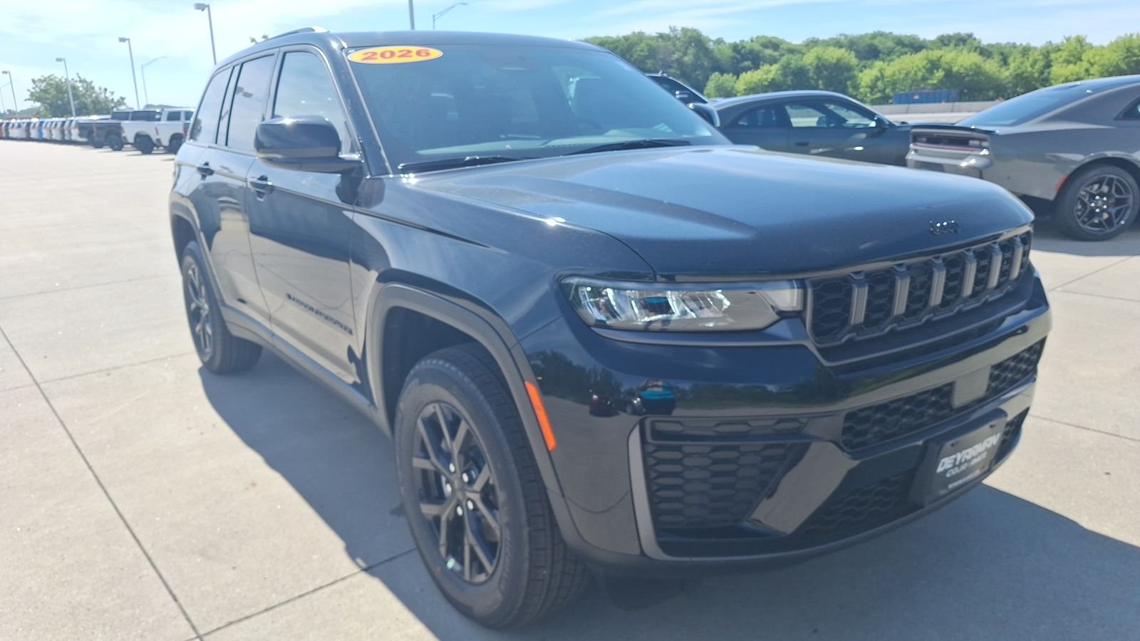 New 2026 Diamond Black Crystal Pearl-Coat Exterior Paint Jeep Altitude image 2