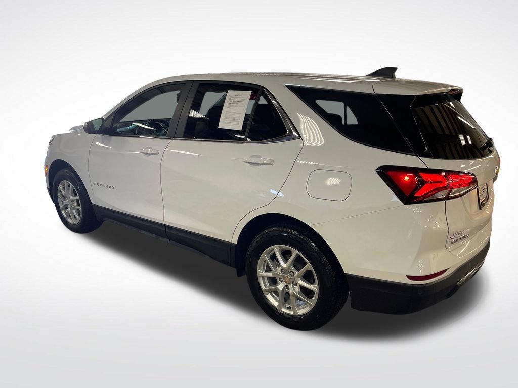 Used 2024 Summit White Chevrolet LT image 3