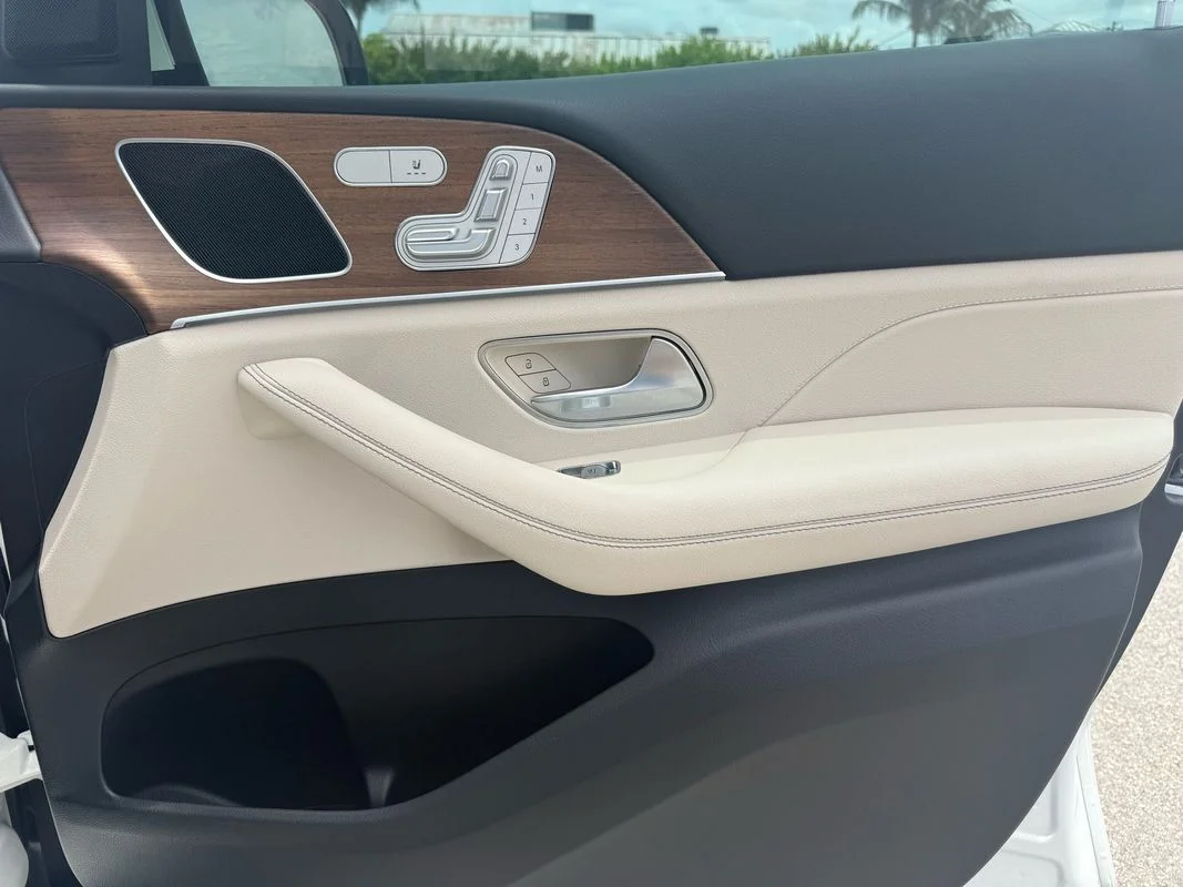 Used 2025  Mercedes-Benz 4MATIC® image 17