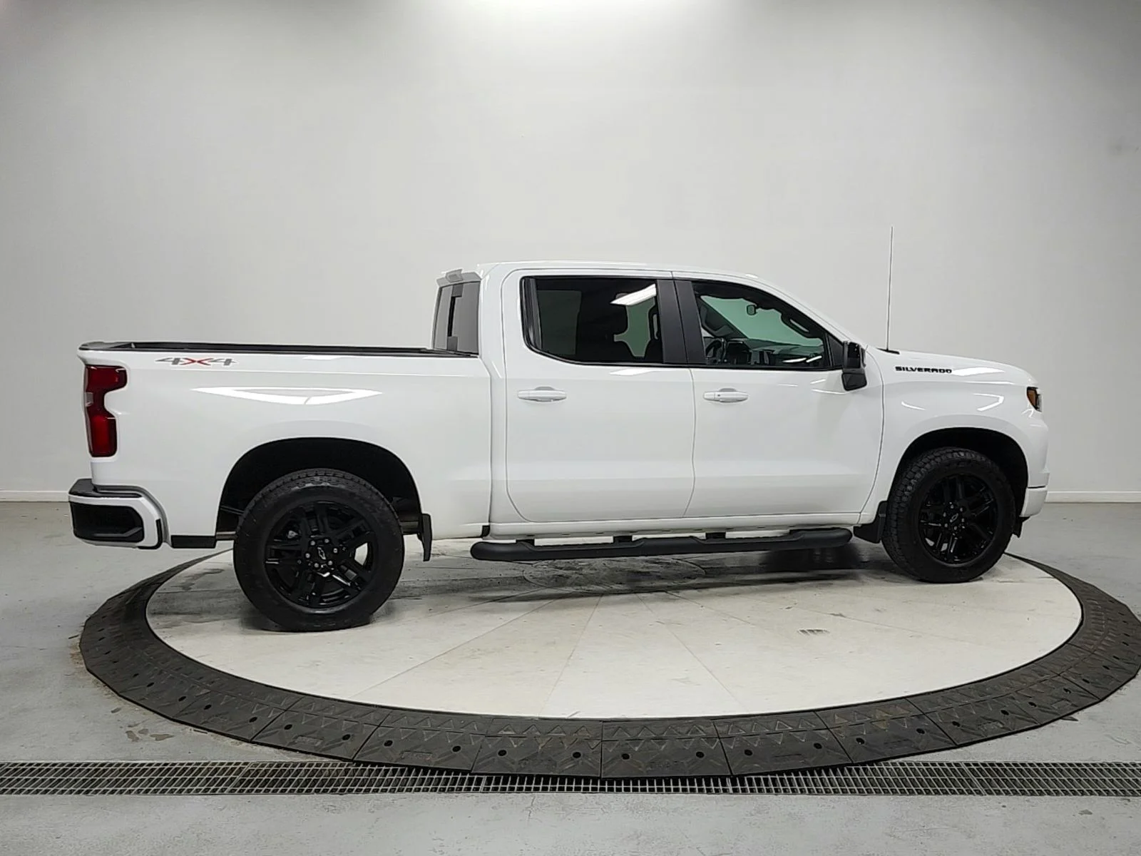 Used 2023 White Chevrolet RST image 8