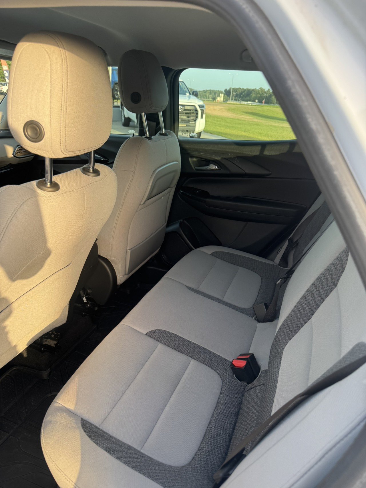 Used 2022 SUMMIT WHITE Chevrolet LS image 8