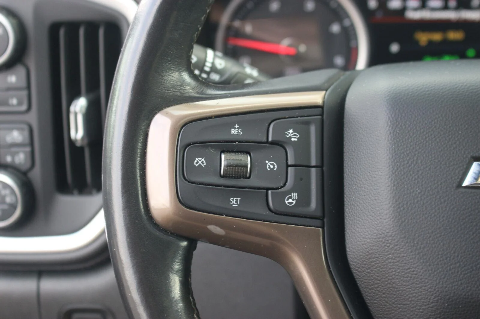 Used 2023 IRIDESCENT PEARL TRICOAT Chevrolet High Country image 22