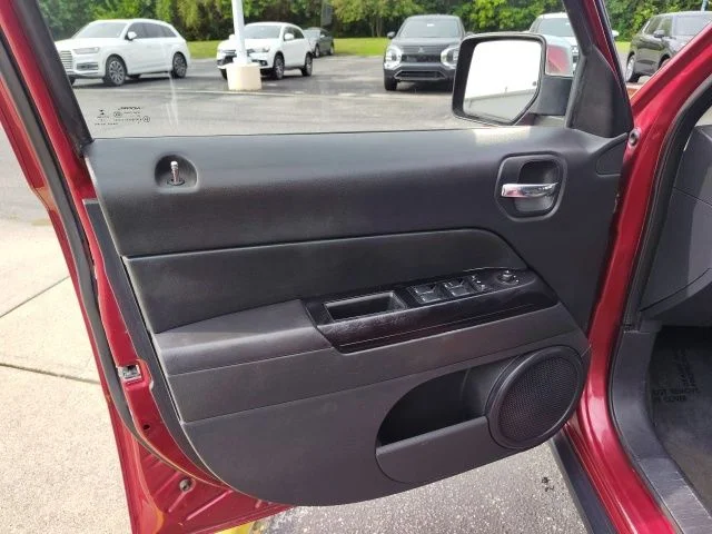 Used 2014 Red Jeep Latitude image 10