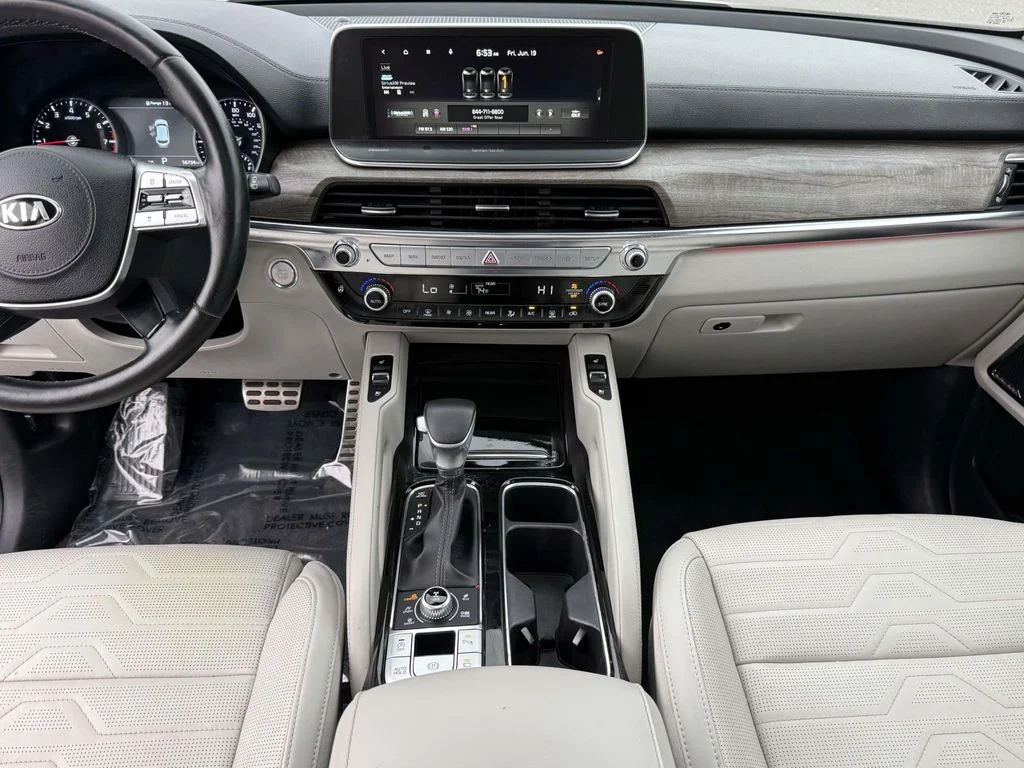 Used 2021 White Kia SX image 17