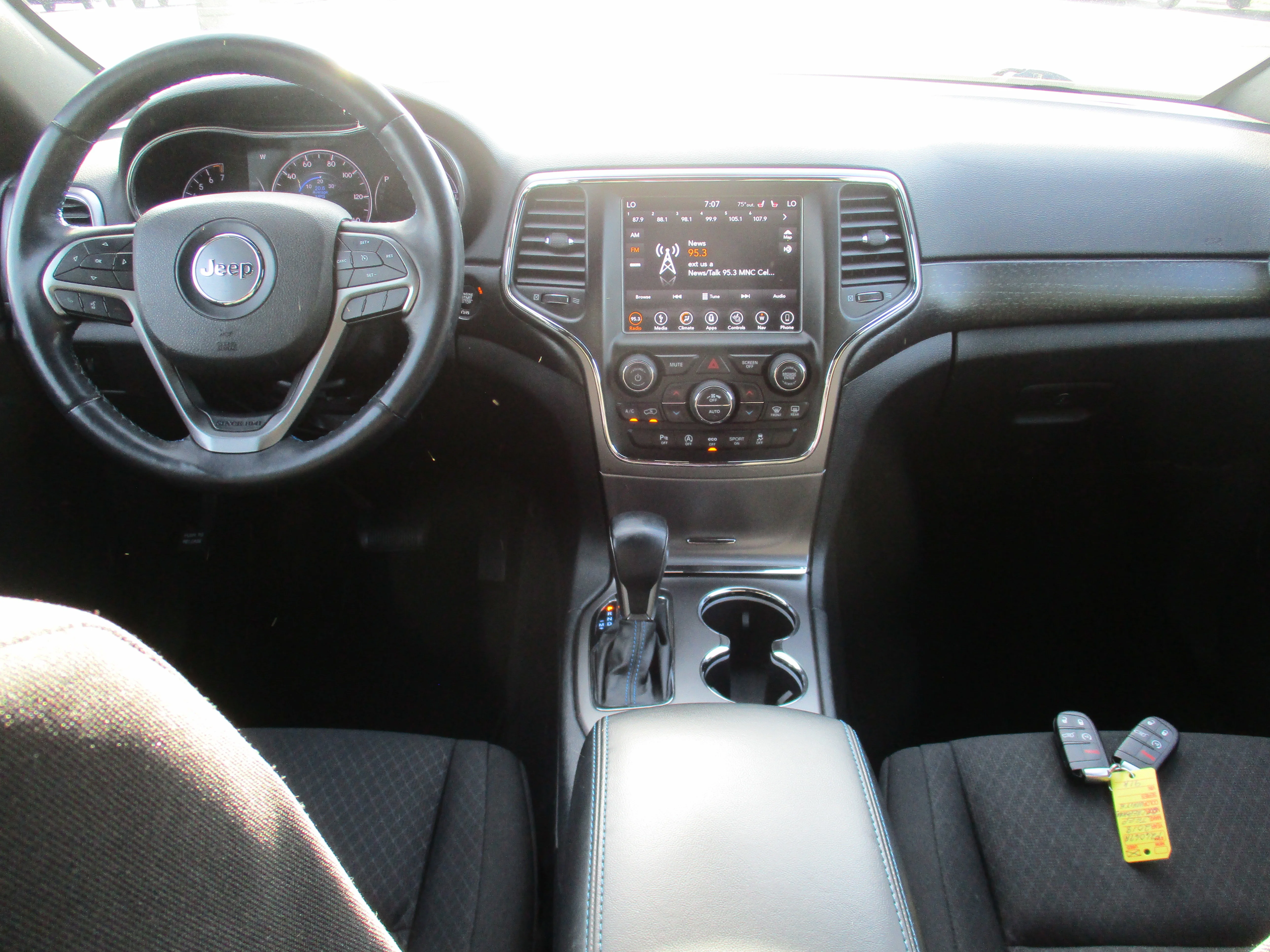 Used 2018 Bright White Clearcoat Jeep Upland image 6