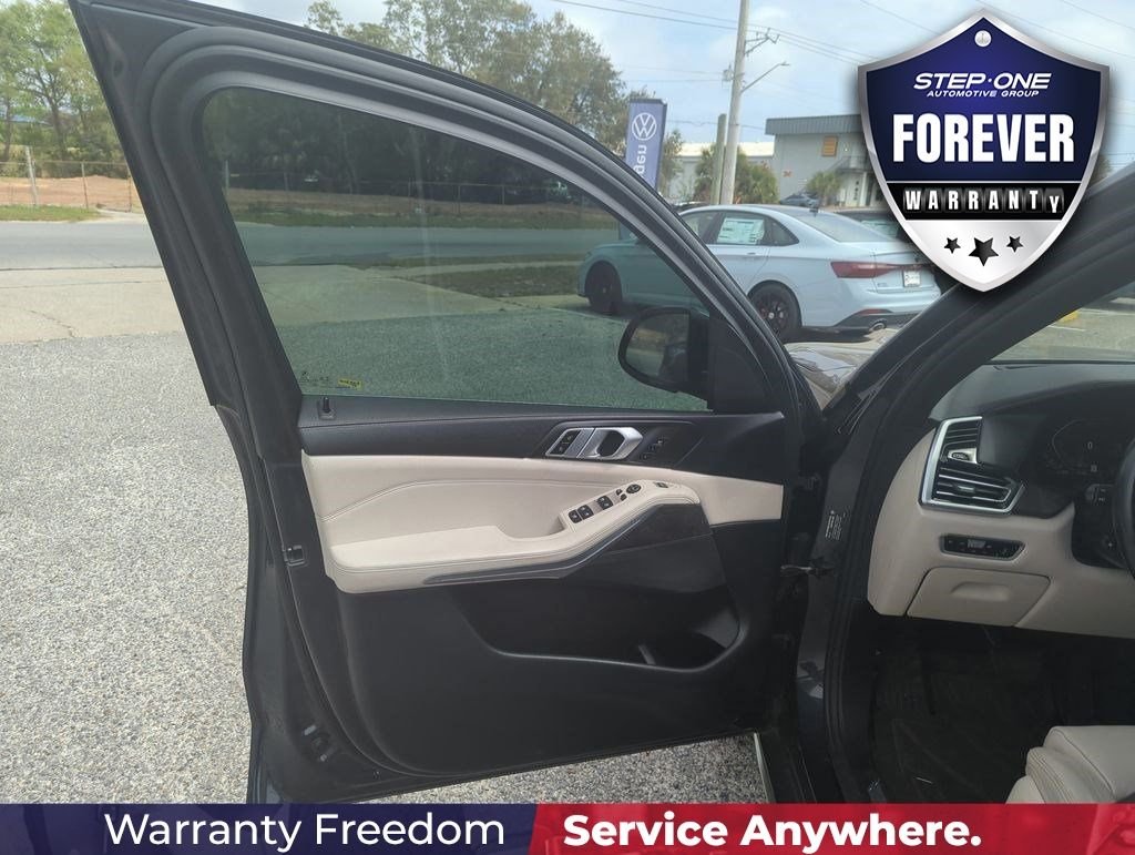 Used 2019 Gray BMW xDrive40i image 18