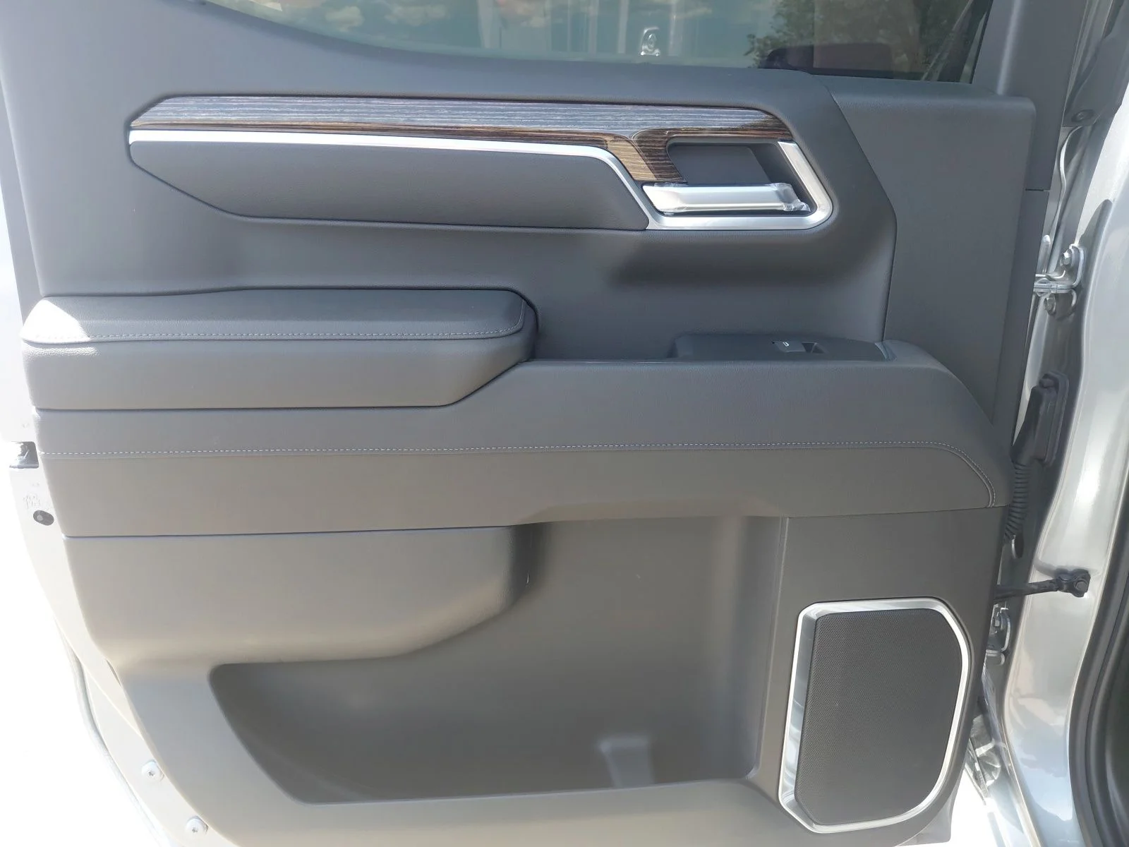 Used 2026 Silver GMC Elevation image 25