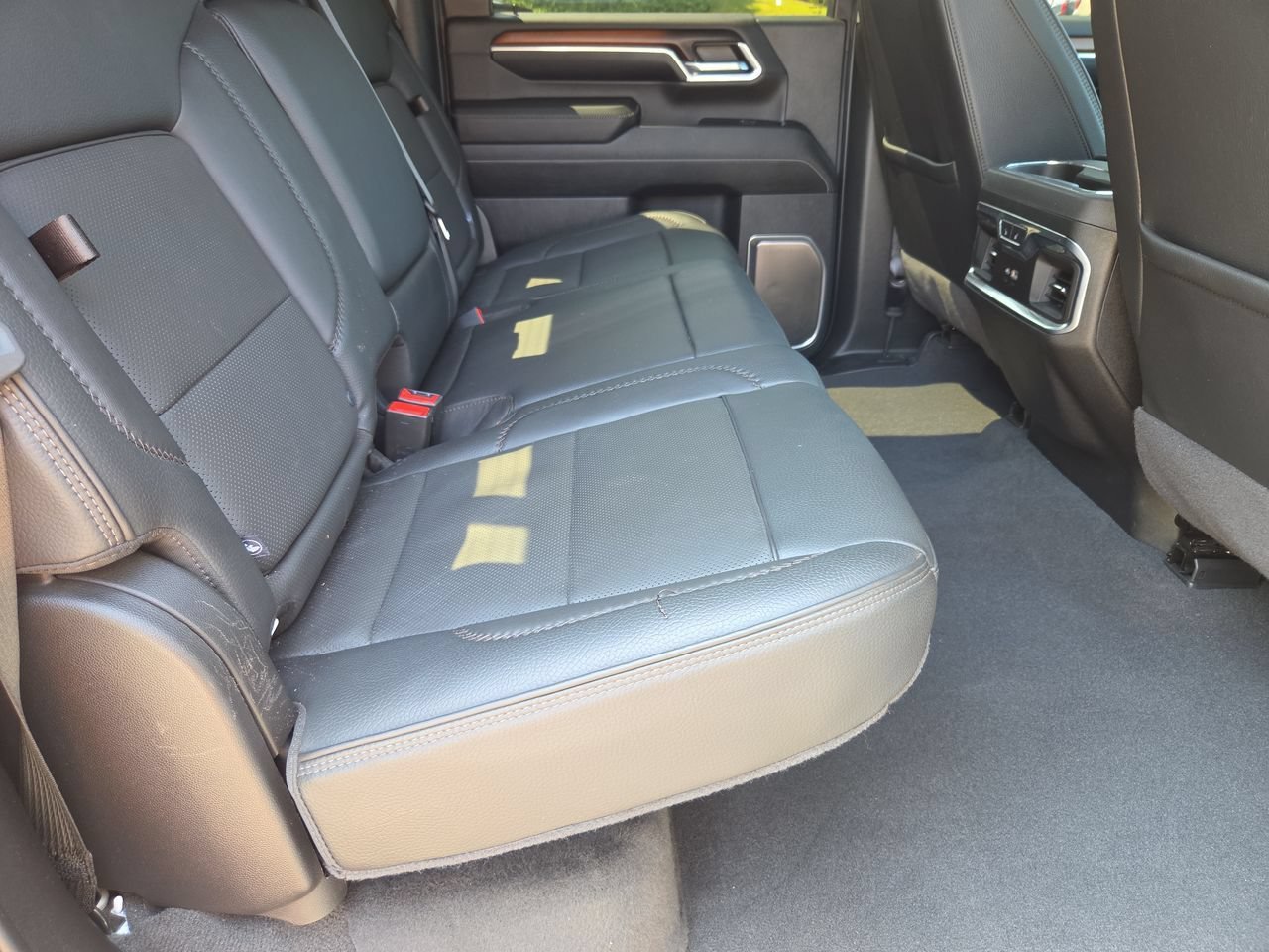 Used 2024 White Frost Tricoat GMC Denali image 28