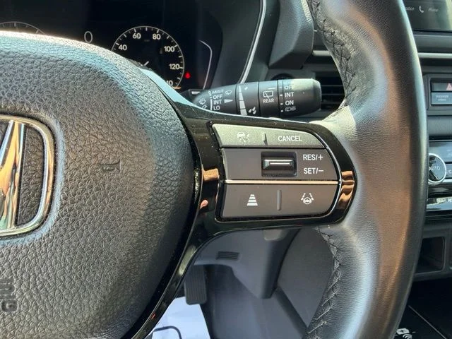 Used 2023 White Honda Touring image 23