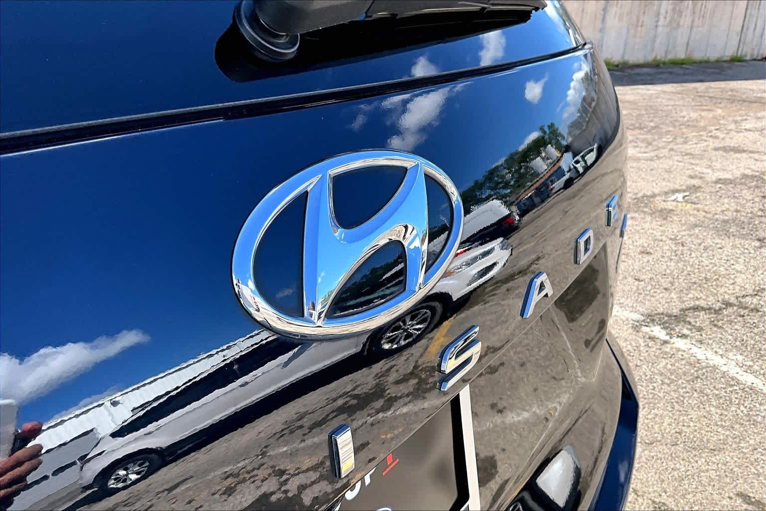 Certified Used 2025 Moonlight Cloud Hyundai Calligraphy image 31
