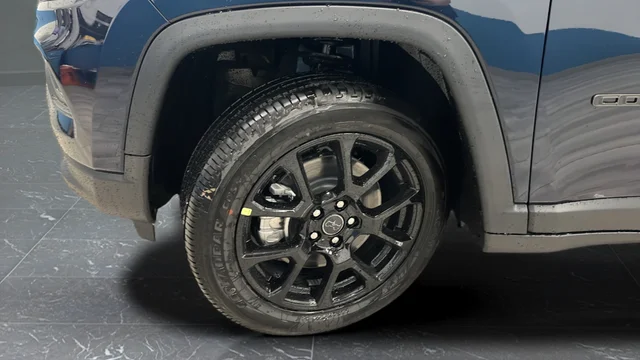 New 2026 Fathom Blue Pearl Coat Jeep Latitude image 33