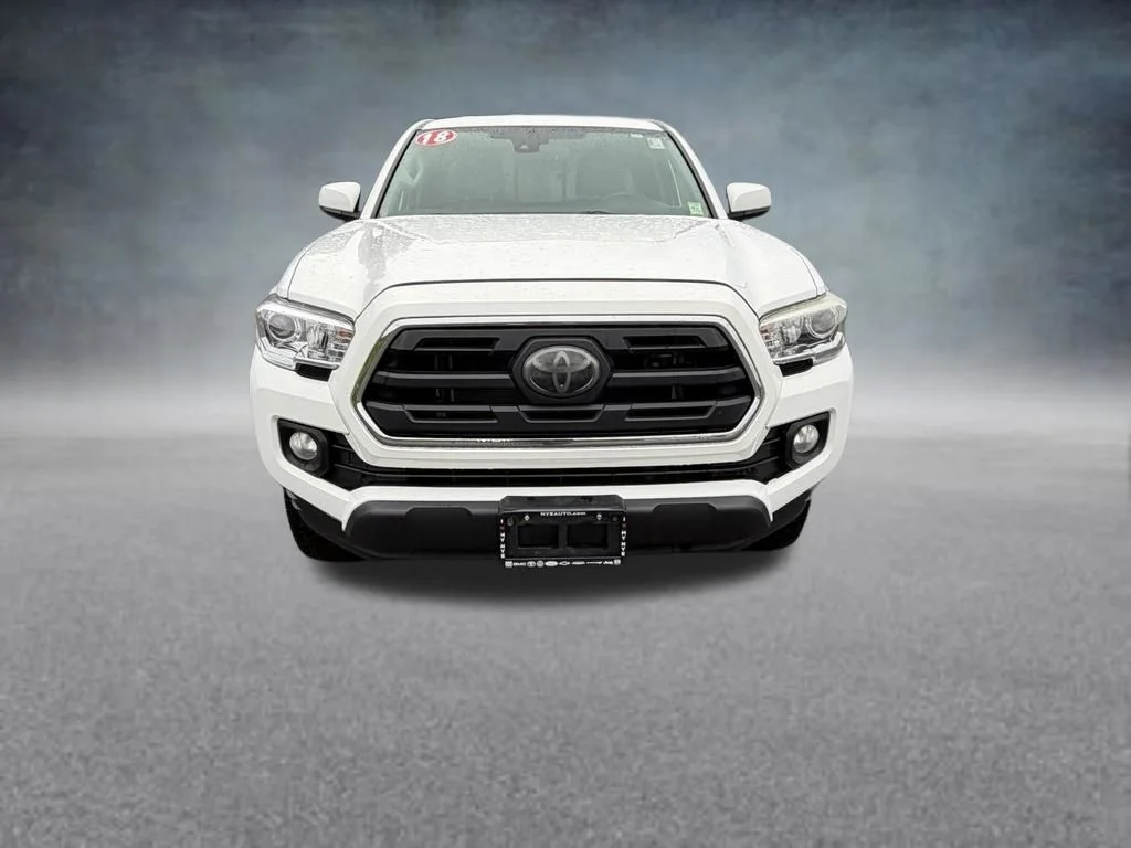 Used 2018 White Toyota SR5 image 9