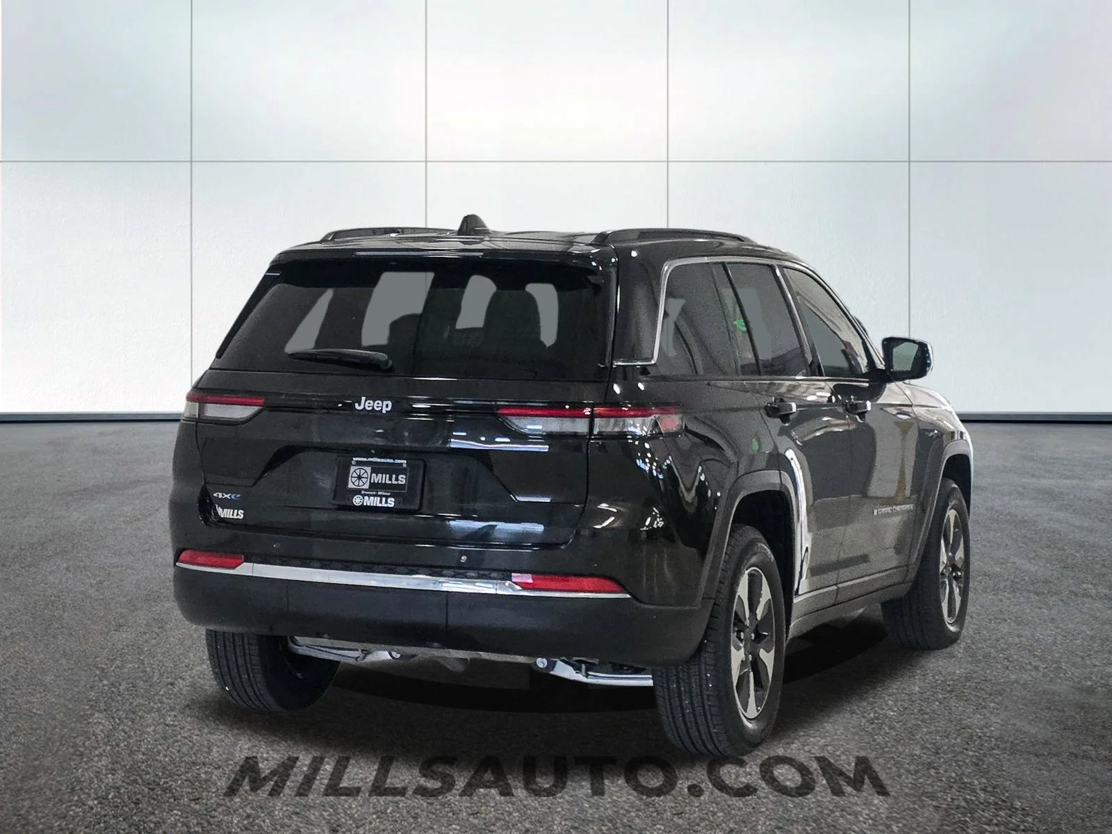 Used 2024 Rocky Mountain Pearlcoat Jeep 4xe image 7